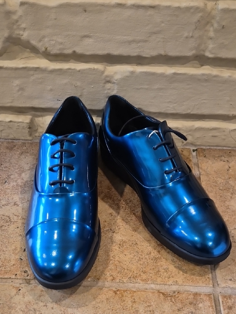 Hogan Leather Womens Metallic Blue Oxfords.  Made In Italy.
